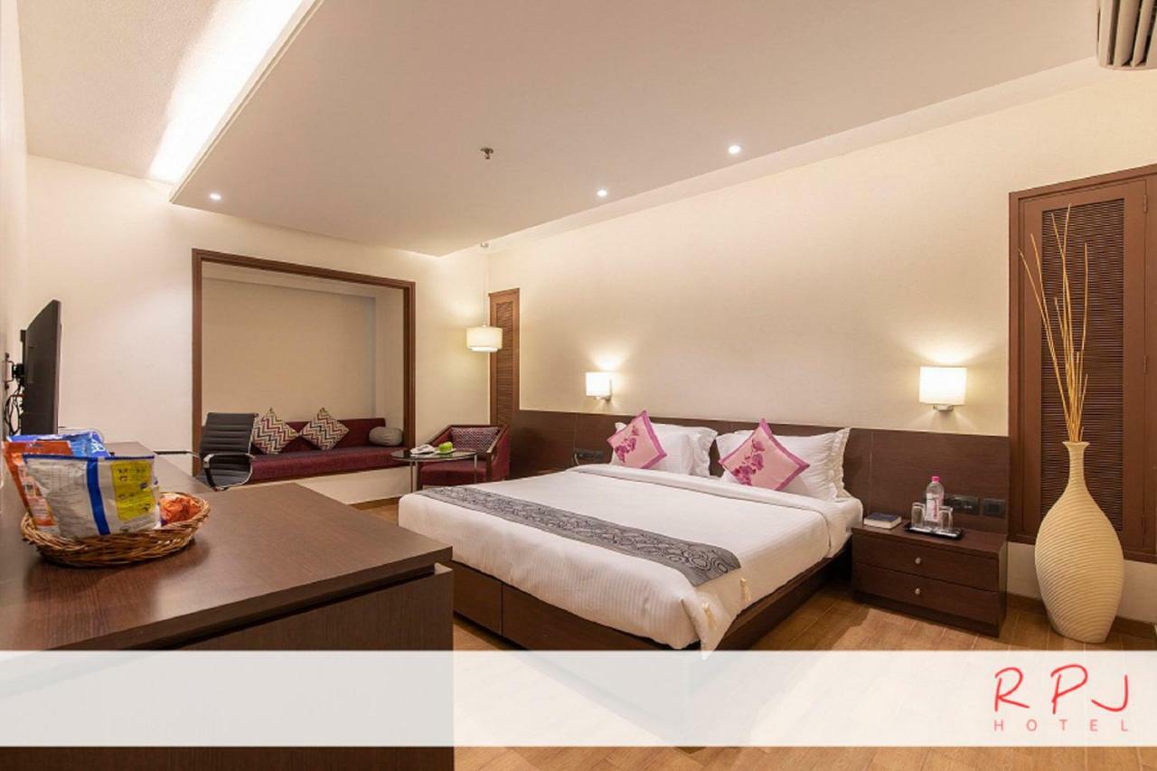 Rpj Hotel Rajkot Exterior foto