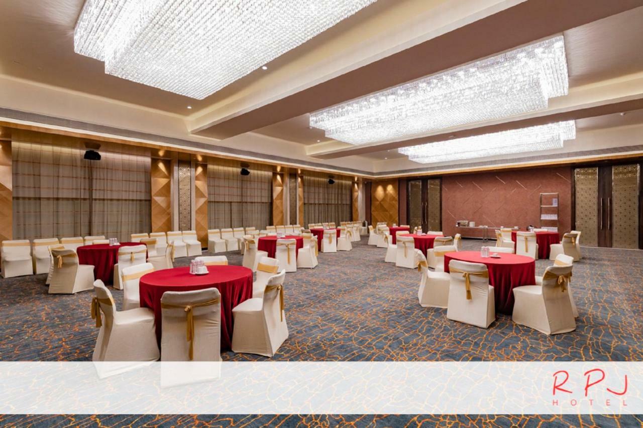 Rpj Hotel Rajkot Exterior foto